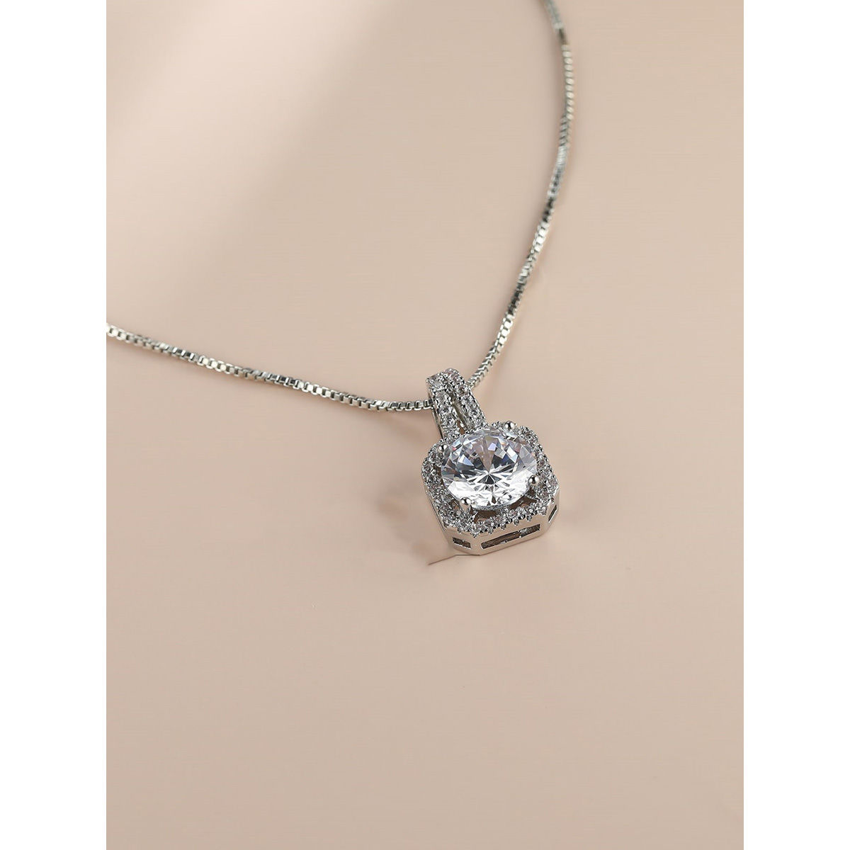 Mejuri Solo Square Diamond Necklace in 14k Gold | Bethesda Row