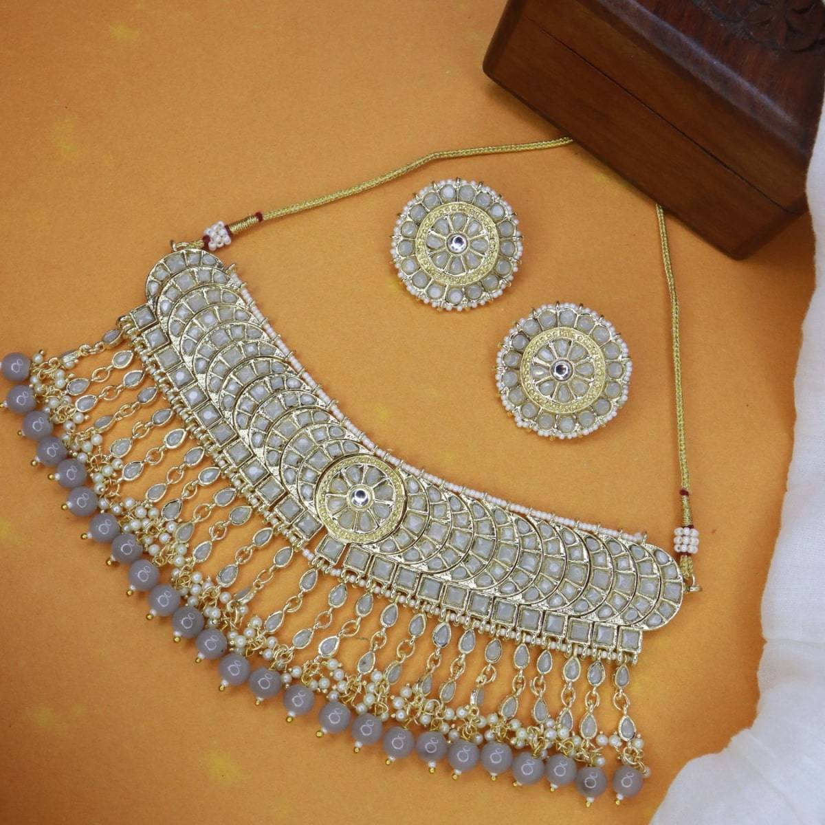 I Jewels Grey Gold Plated Traditional Kundan and Pearl Choker Necklace Set