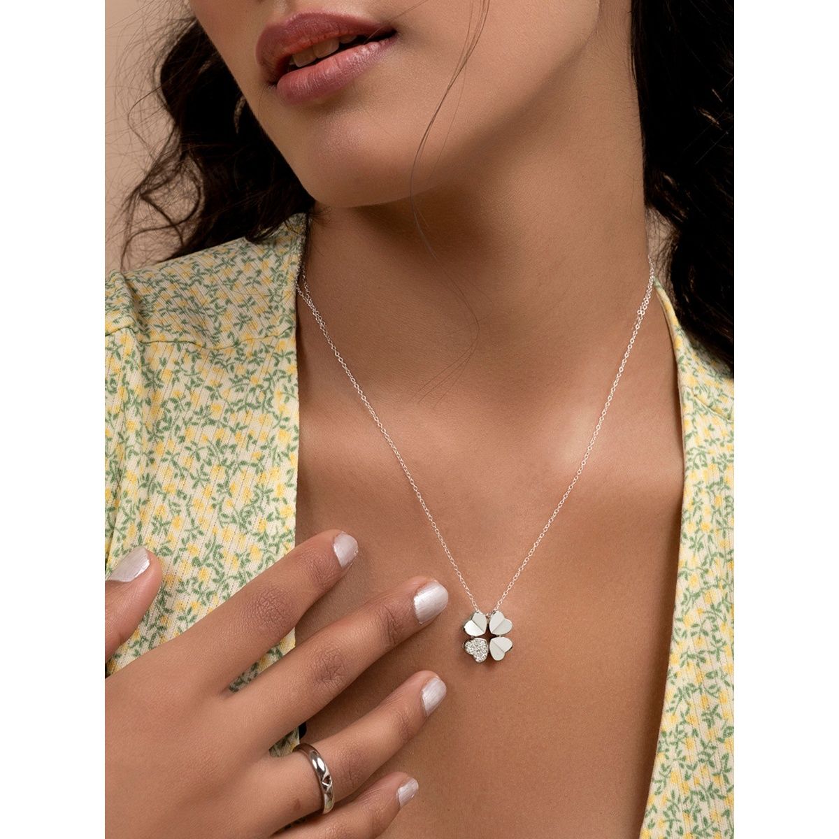 Emerald Four Leaf Clover Necklace | bespoke fine jewelry
