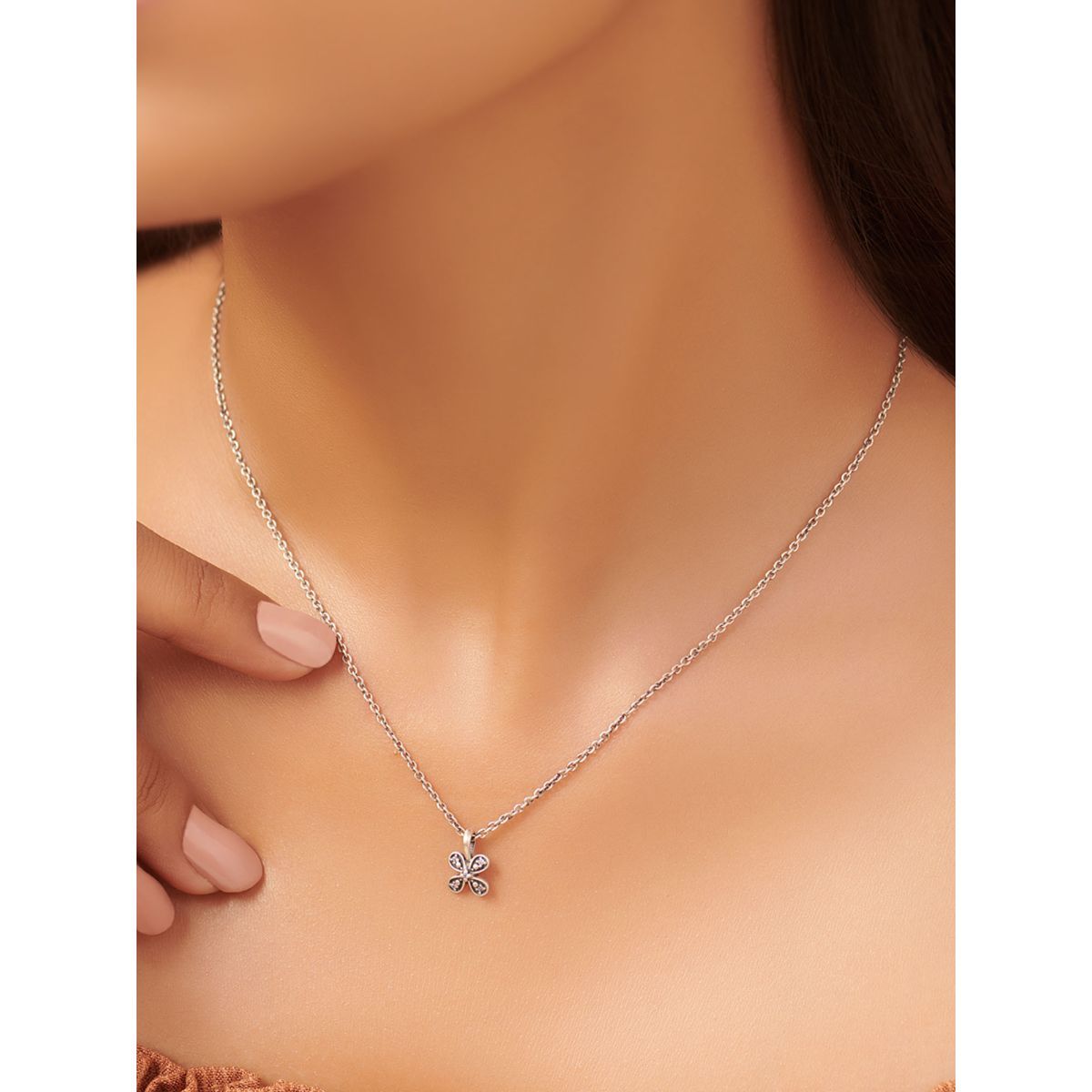 Bloom Pendant Necklace in 925 Silver 