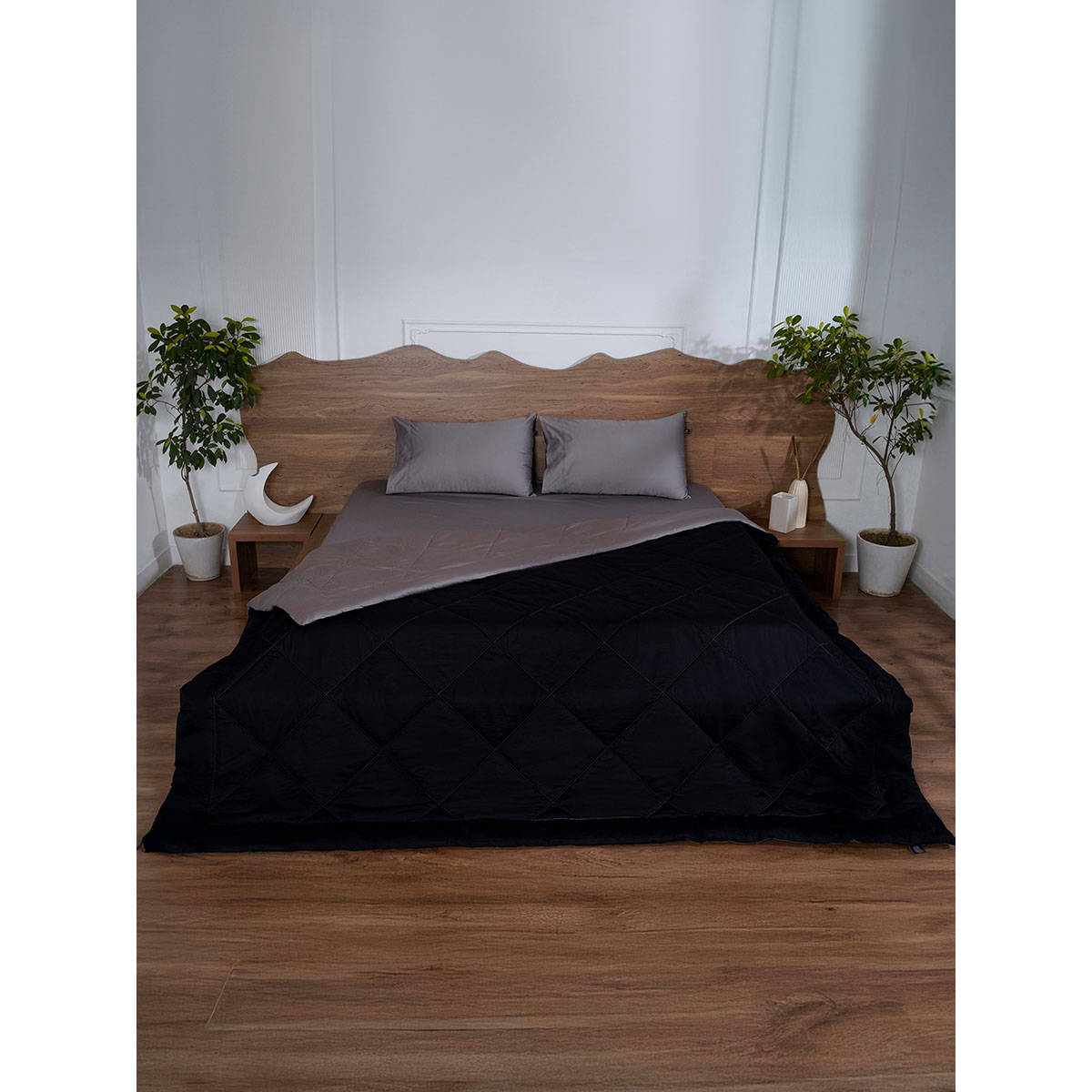 BELIHODE All Season 300 TC Black Pure Cotton Reversible Comforter (King)