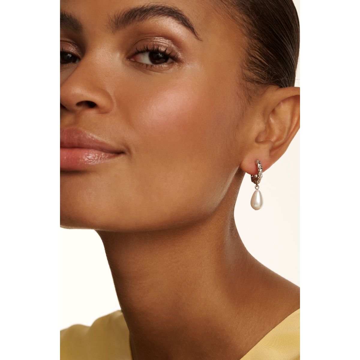 【TED BAKER】 Persia Pearl フープ Ted Baker TBJ3983-02-28 Persia Gold Tone Pearl Huggie Hoop