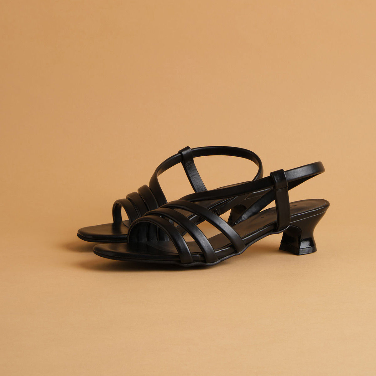 Urika Heel - Black