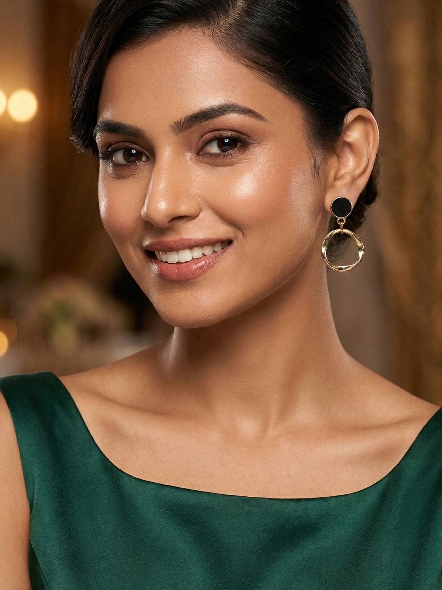 Niscka Chic Black And Gold Polish Fancy Drop Earrings