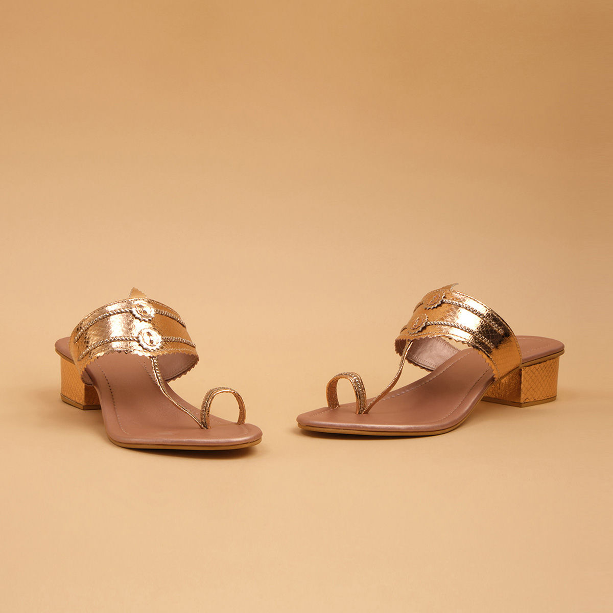 tjori kolhapuri heels