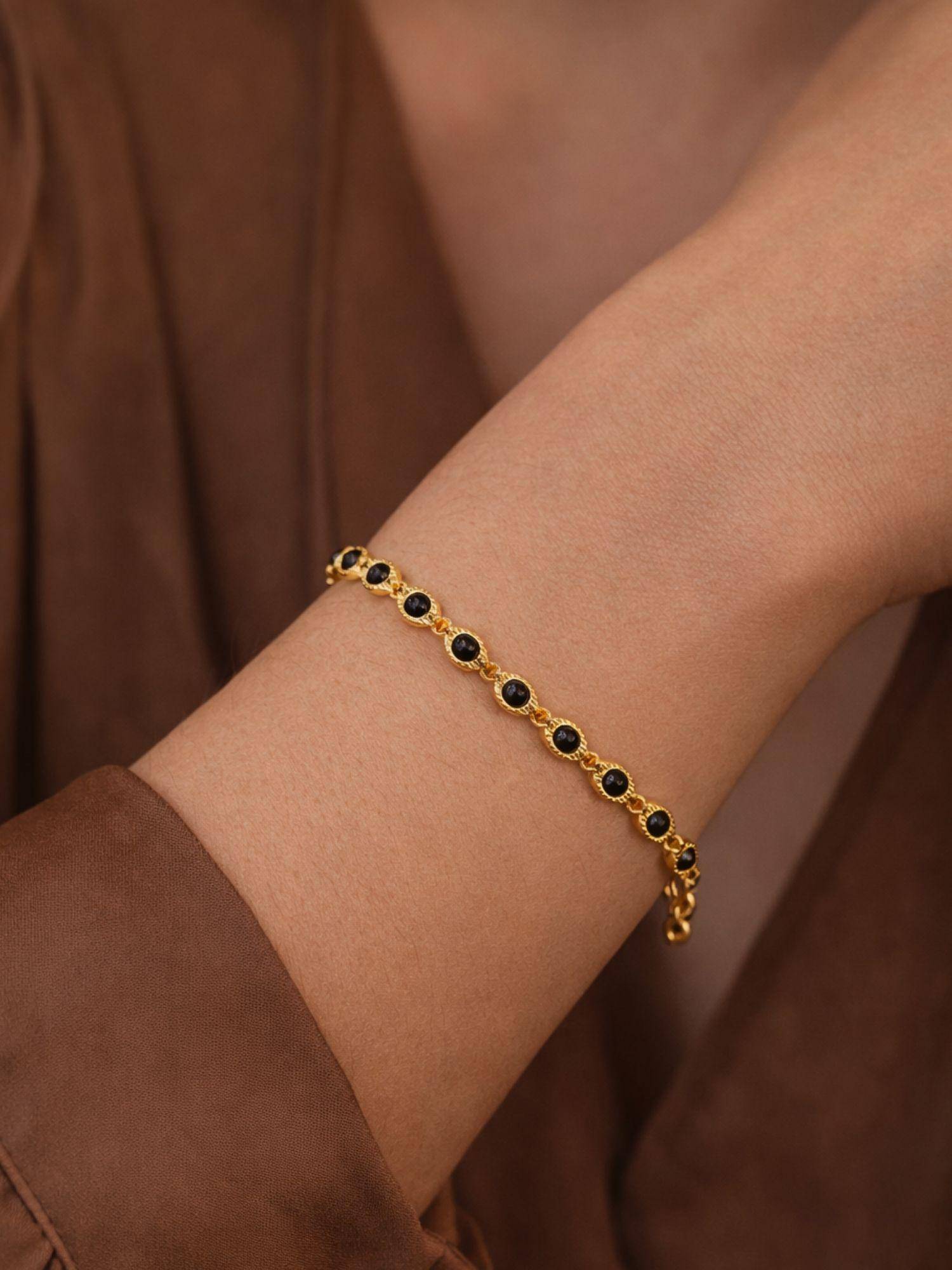 Digital Dress Room Gold Black Stone Lumba Bracelet