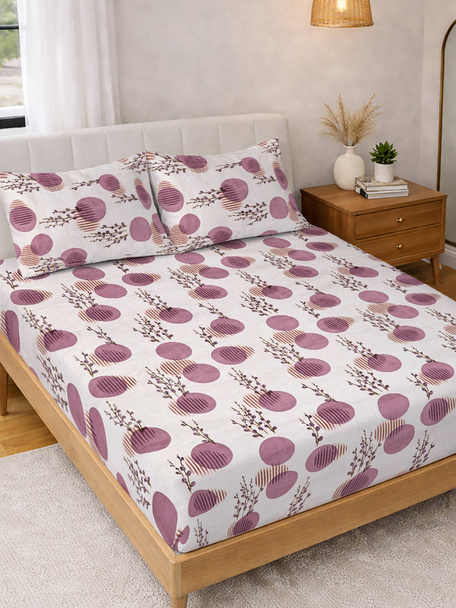 FABINALIV White Geometric 300 Tc Polycotton Fitted Bedsheet with 2 Pillow Covers (King)