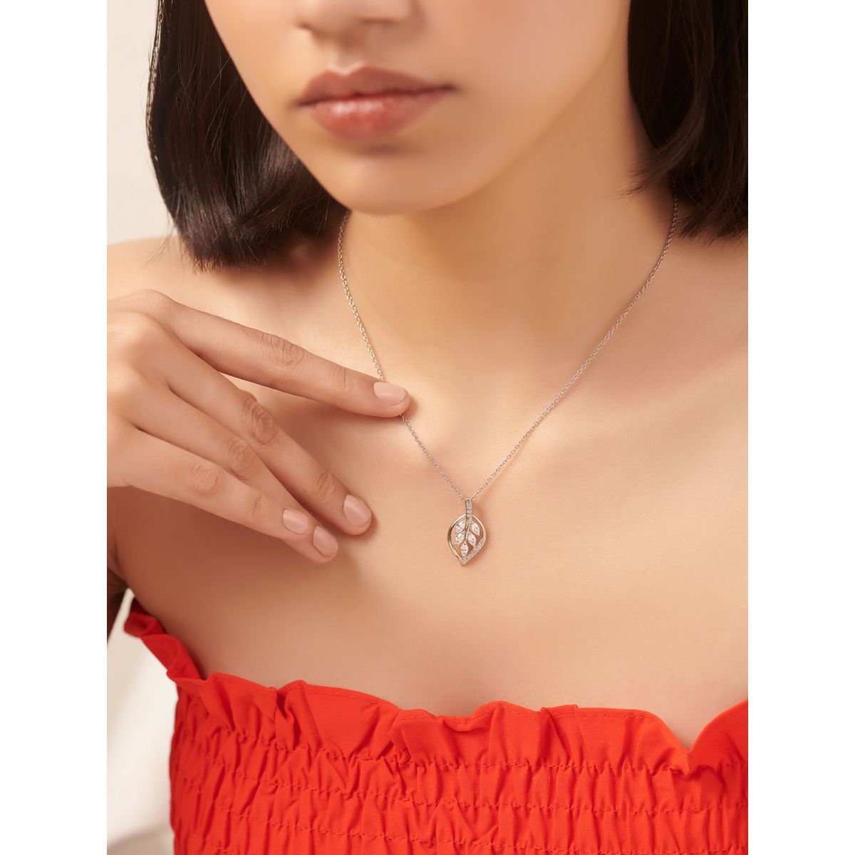 Buy SHAYA BY CARATLANE Stay With Me Circle Pendant Necklace in 925 Silver