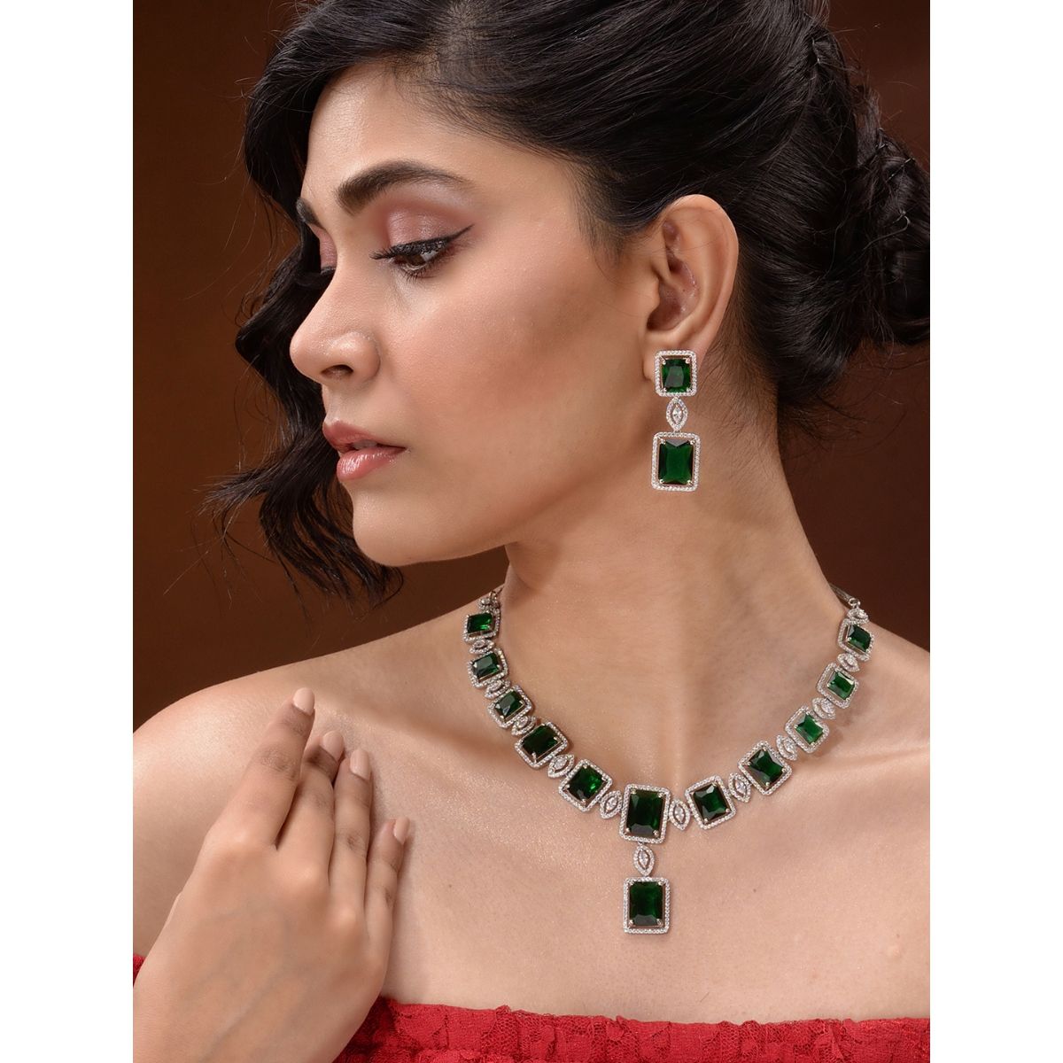 Emerald deals necklace rs