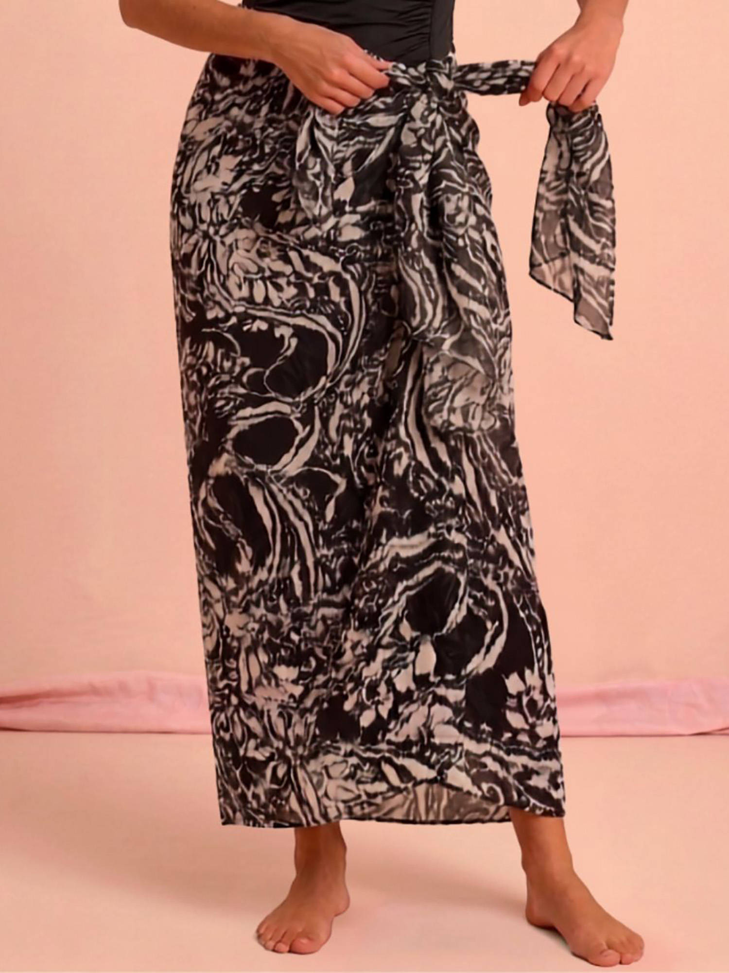 WomanLikeU Black Printed Sarong