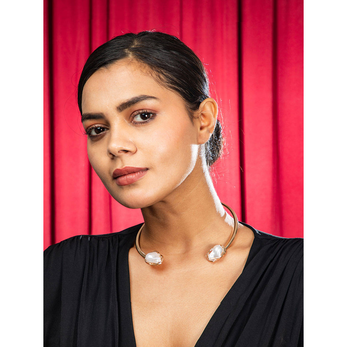 Niscka Pearl Elegance Gold Plated Open Round Necklace