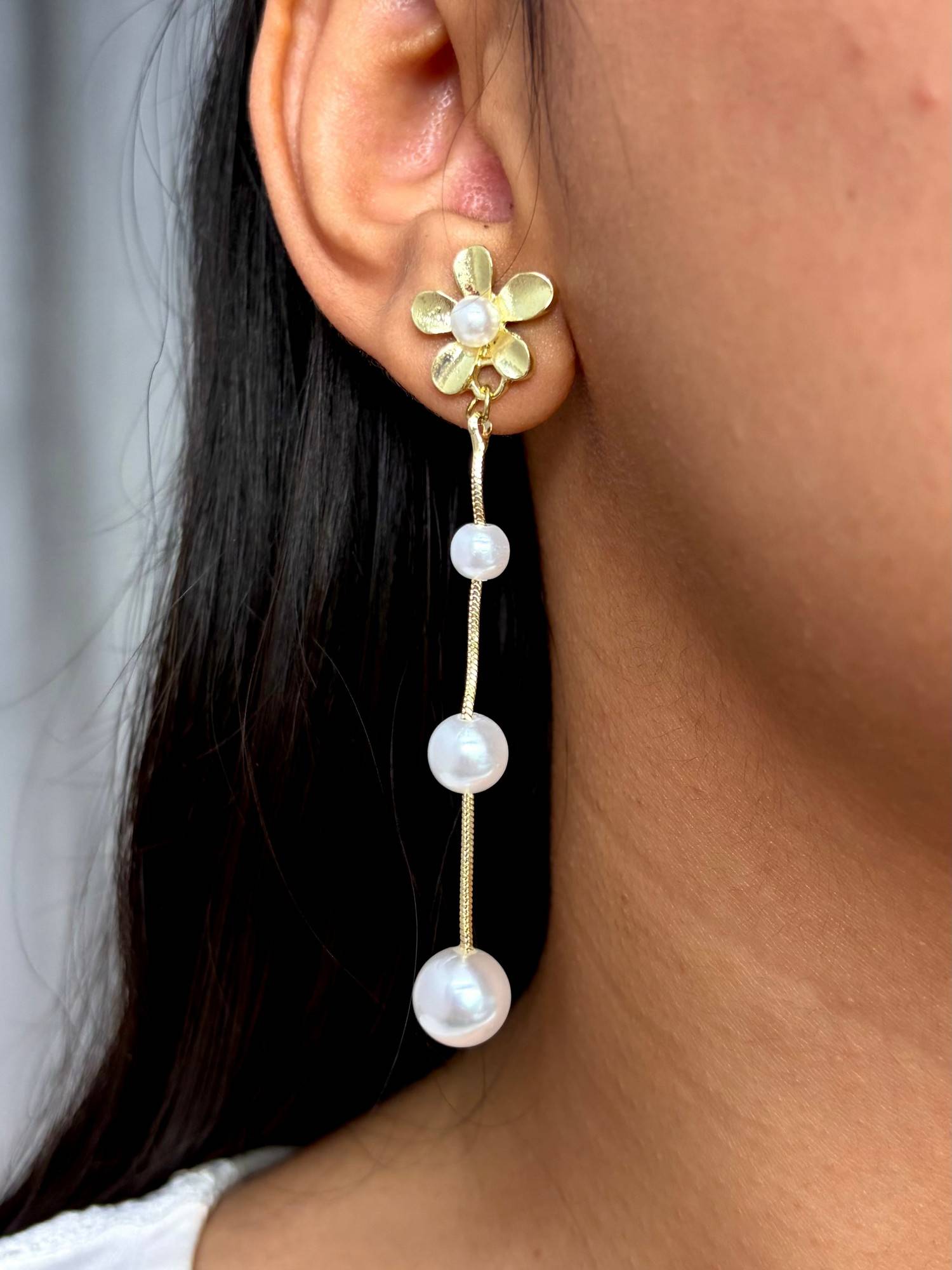 ISHKAARA Pearl Bloom Gold Floral Earrings