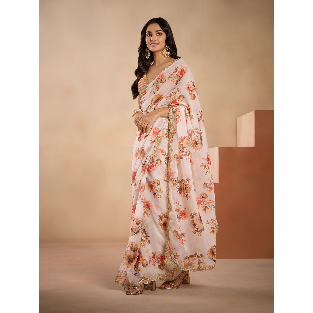 Big sunflower floral printed vintage style weightless saree by vela fashion  with monochrome tone blouse