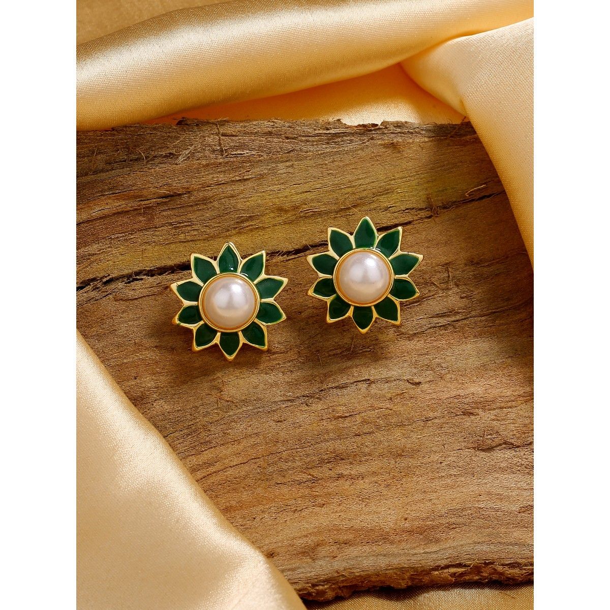 Unusual Vintage Enamel good Daisy Bracelet Chrysoprase Pill Shaped Stones Gold Tone