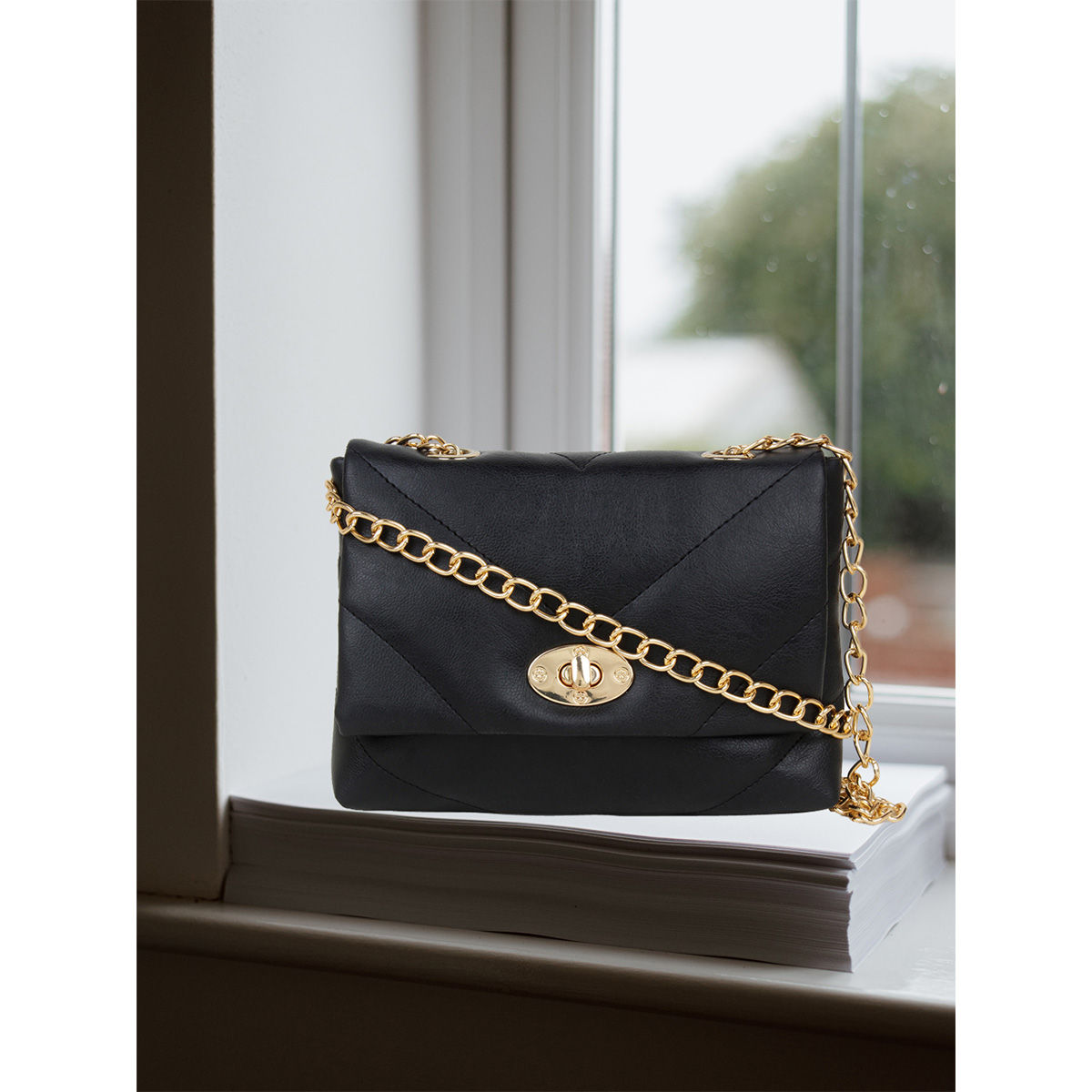 Buy Latest Jelly Quilted Rectangular Sling Bag In Black In Nepal |  Londonrag.In
