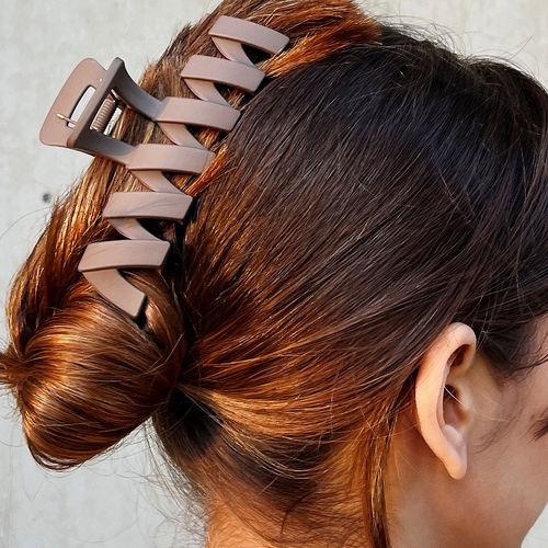 Pipa Bella by Nykaa Fashion Grey ZigZag Hair Claw Clip: Buy Pipa Bella by  Nykaa Fashion Grey ZigZag Hair Claw Clip Online at Best Price in India |  Nykaa