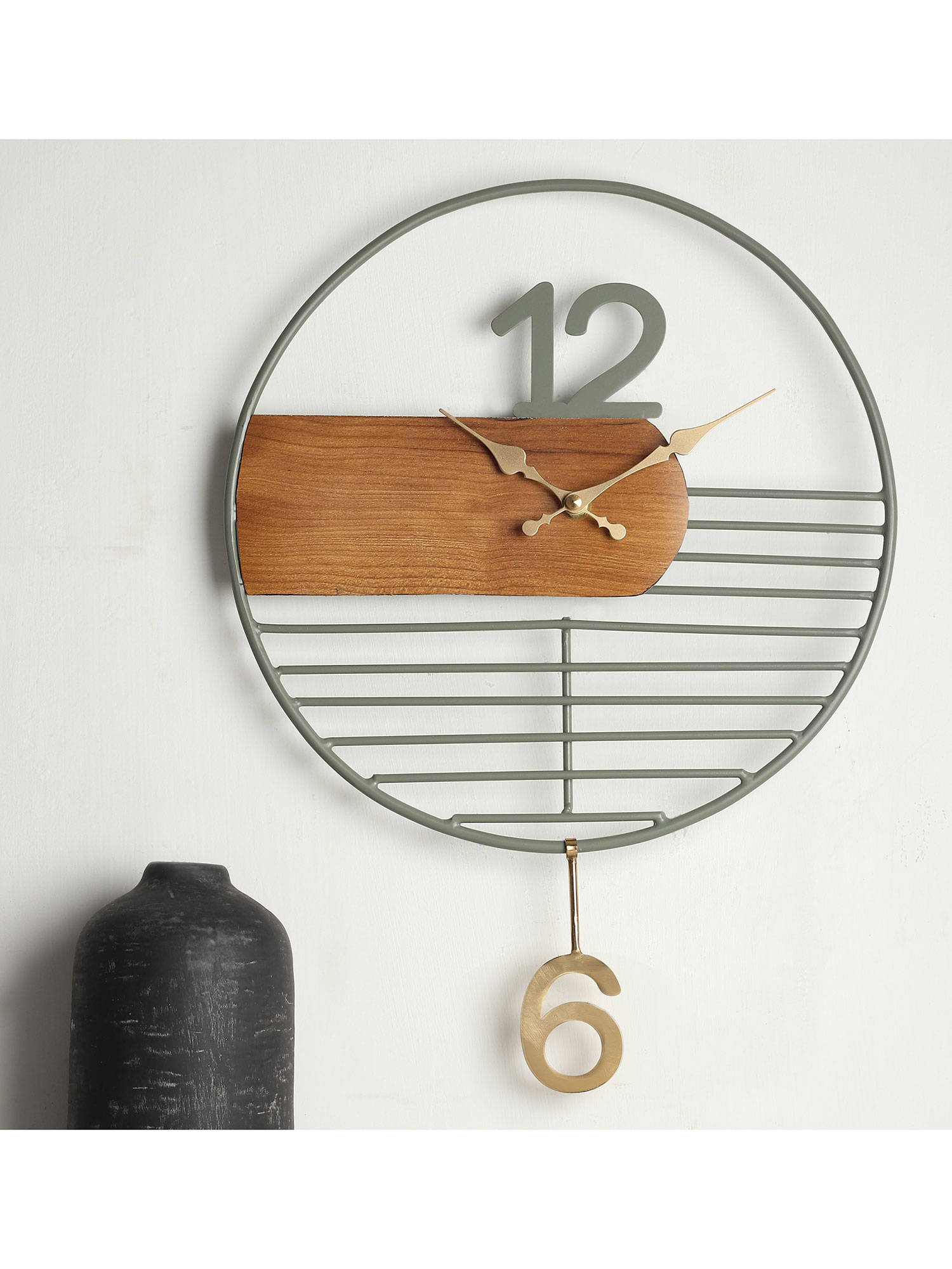De Maison Decor Ringmaster Wall Clock In Gold