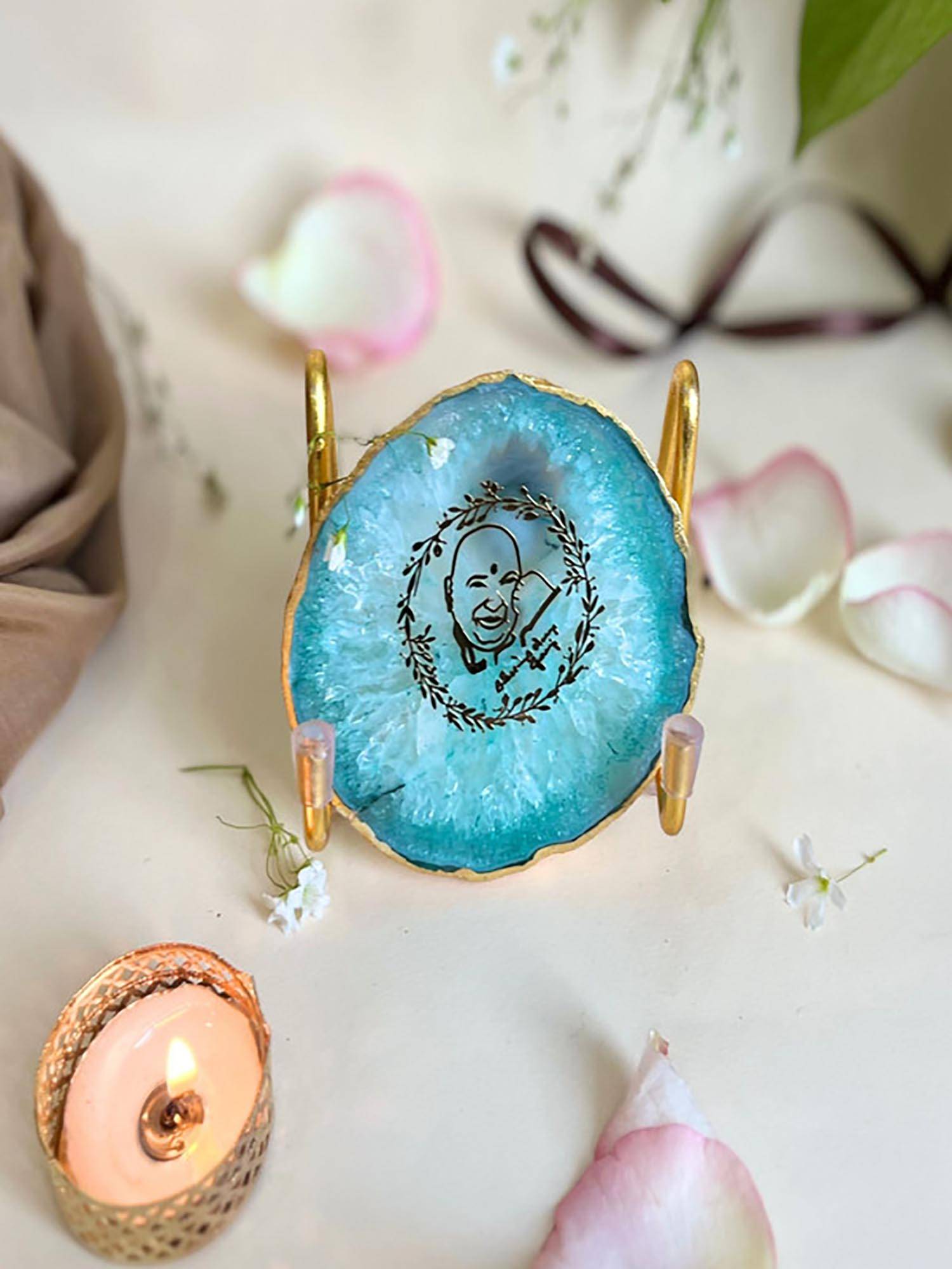 Homearte Guru Ji Agate Metal Stand Religious Showpiece-Green