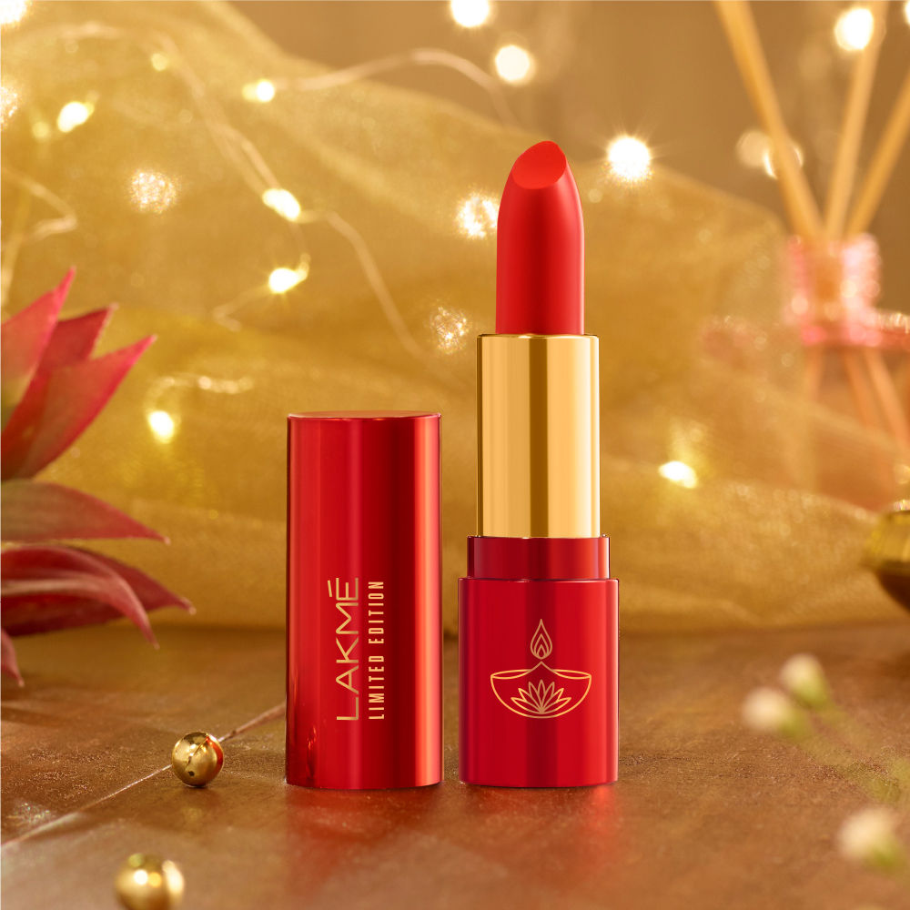 lakme dazzling red lipstick