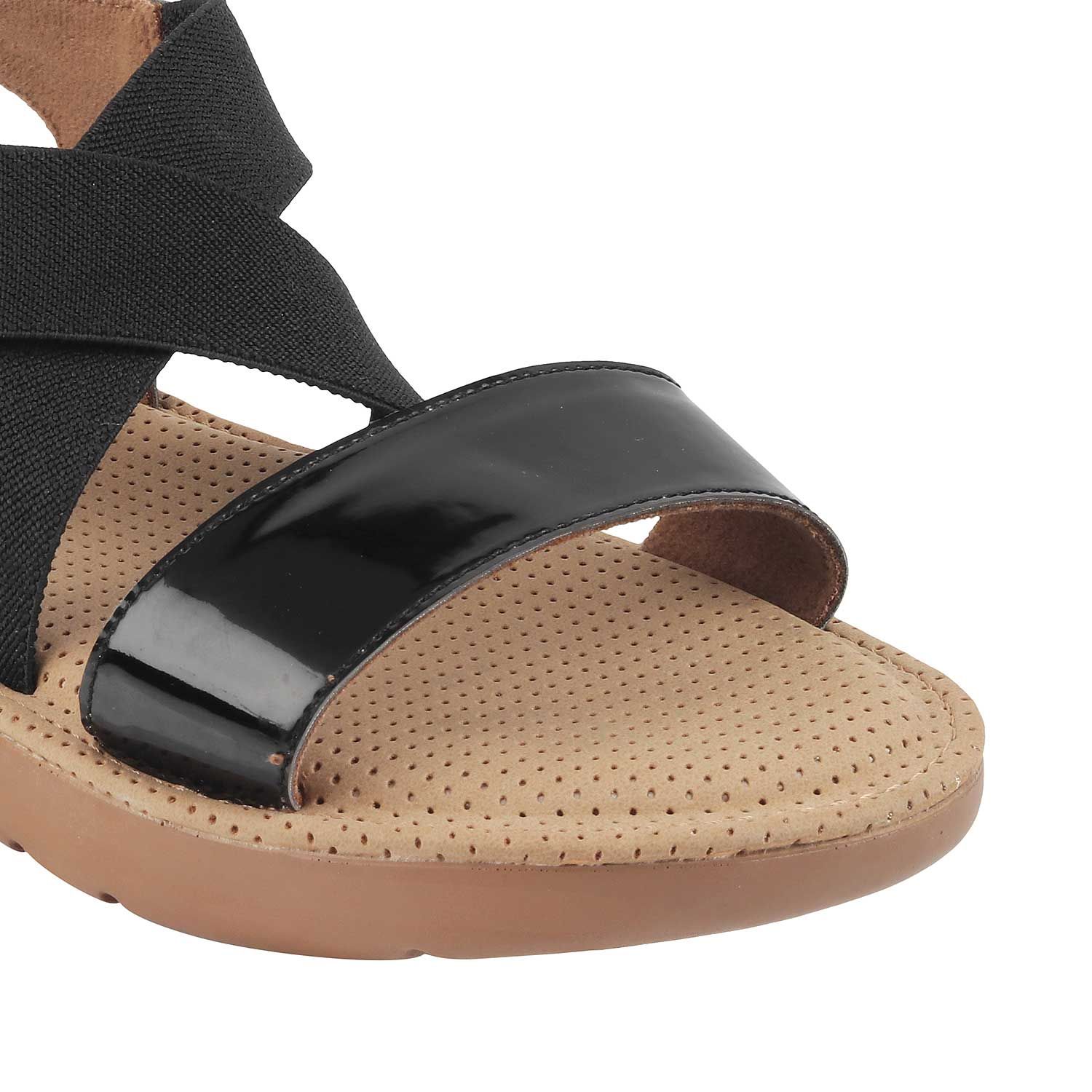 Buy Walkaroo Girls Criss-Cross Multi Strap Sandals 08 UK (W0675) at  Amazon.in