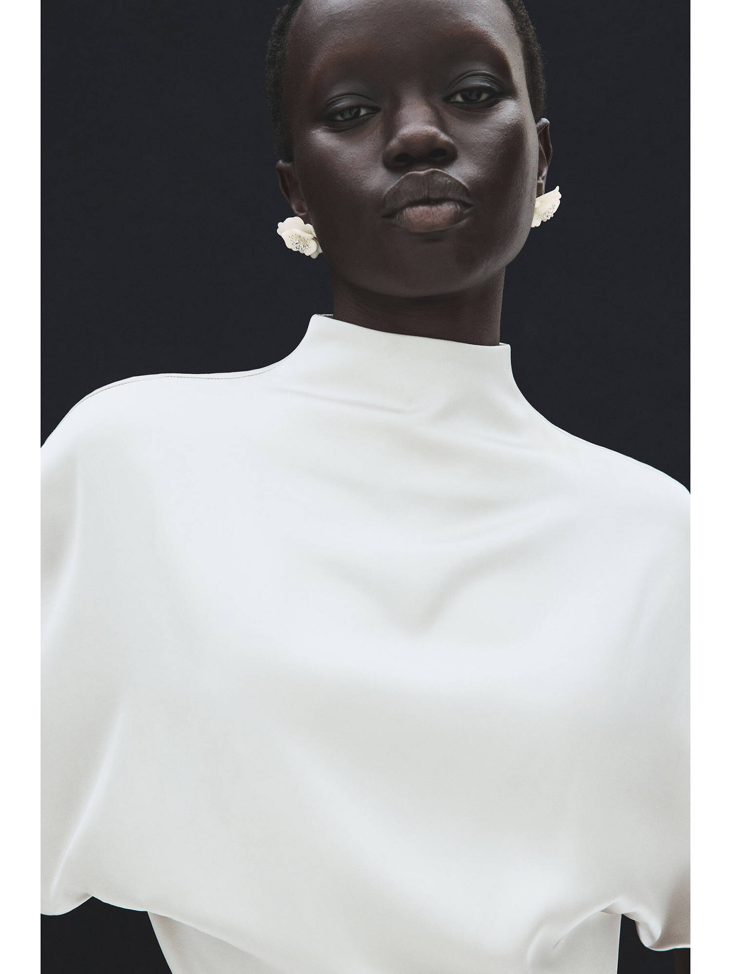 H&M Women White Flower-shaped earrings