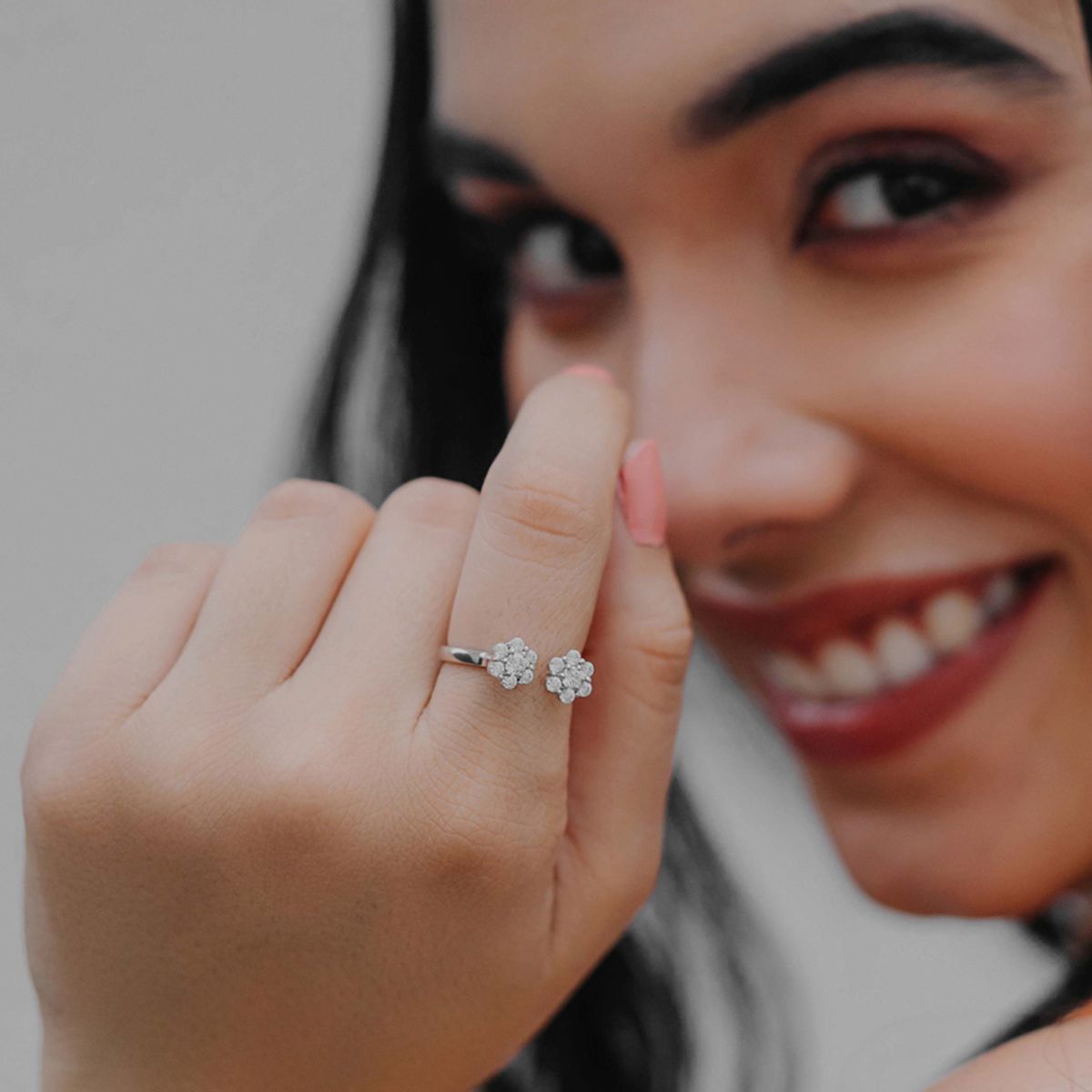 Shop Glowing Diamond Bridal Ring Set Online | CaratLane US