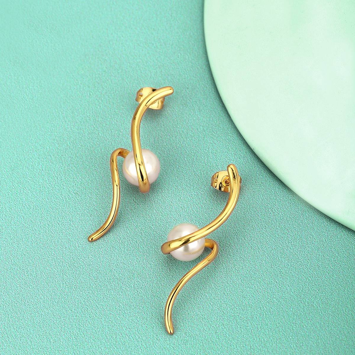 Carlton London Women Gold Plated with Pearl Stylish Drop Earring