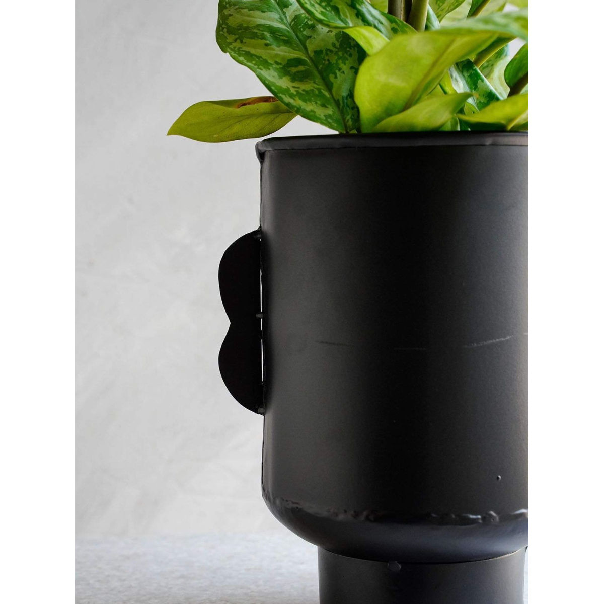 Freedom Tree Senhur Medium Metal Black Vase Buy Freedom Tree Senhur