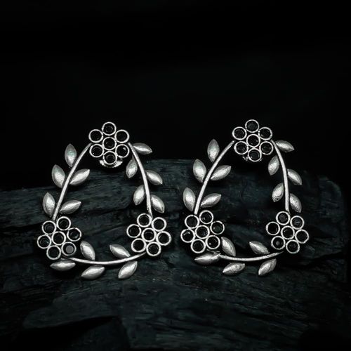 Ferosh Aaryahi Silver Oxidized Black Stone Floral Tiara Earrings Buy Ferosh Aaryahi Silver Oxidized Black Stone Floral Tiara Earrings Online At Best Price In India Nykaa It is a diamond tiara in a floral motif that comes in three separate sections; ferosh aaryahi silver oxidized black stone floral tiara earrings