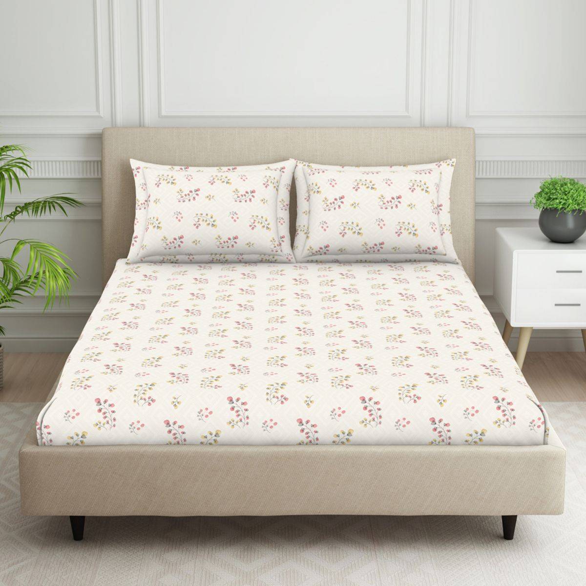 Welspun Off White Polycotton Double Bedsheet with 2 Pillow Cover