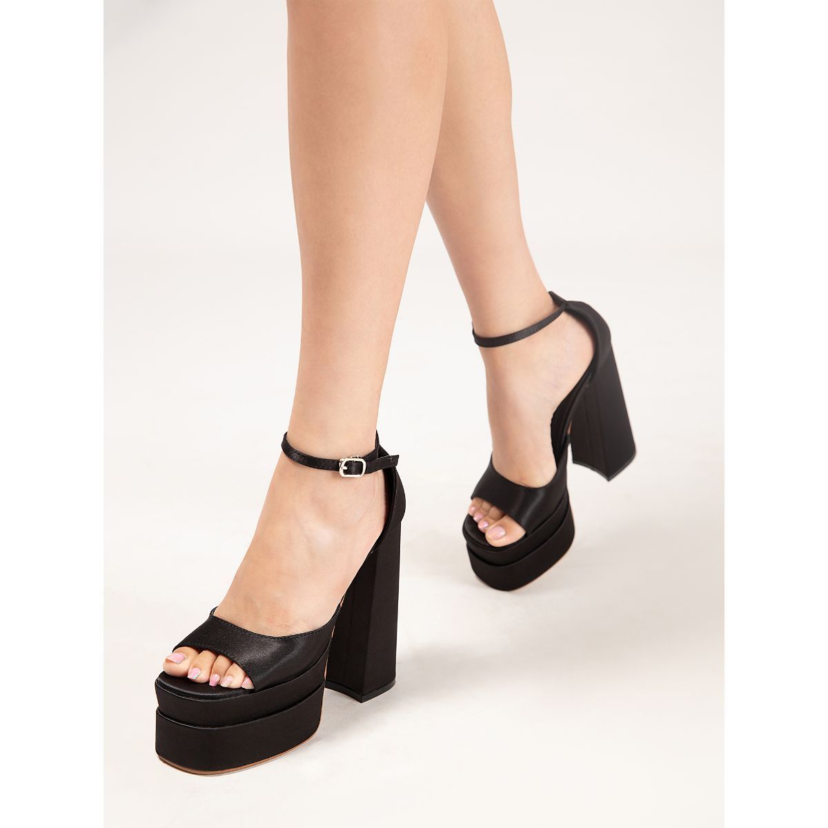 Buy RSVP by Nykaa Fashion Black Square Toe Platform Block Heels Online