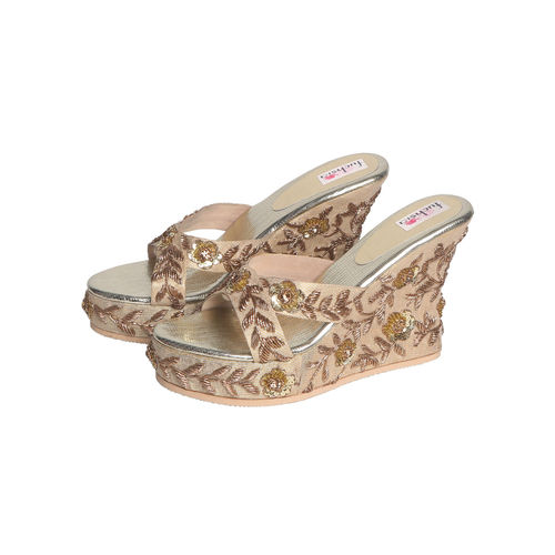 Buy Fuchsia by Aashka Mehta Gold Royal Bride Heels Cover (EURO 36
