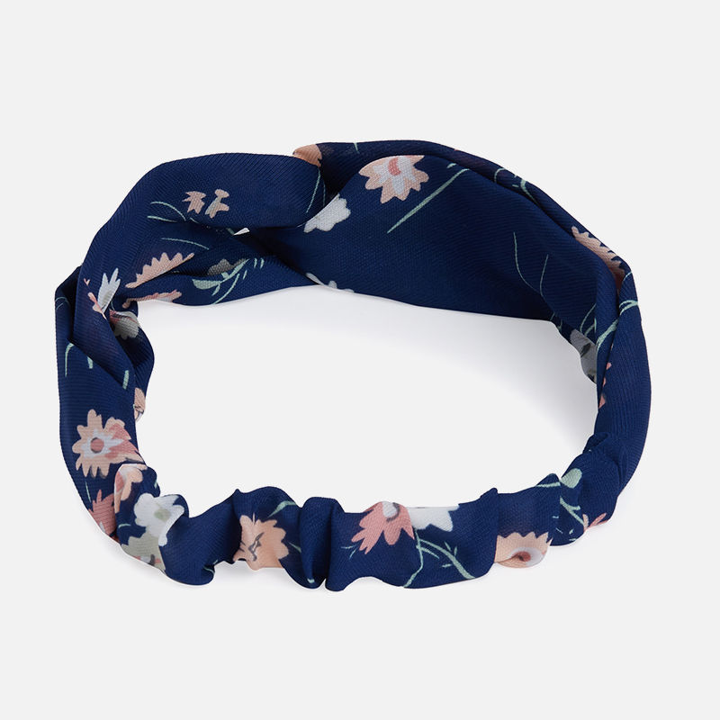 Buy Twenty Dresses by Nykaa Fashion Making A Stylish Entrance Hair Band ...