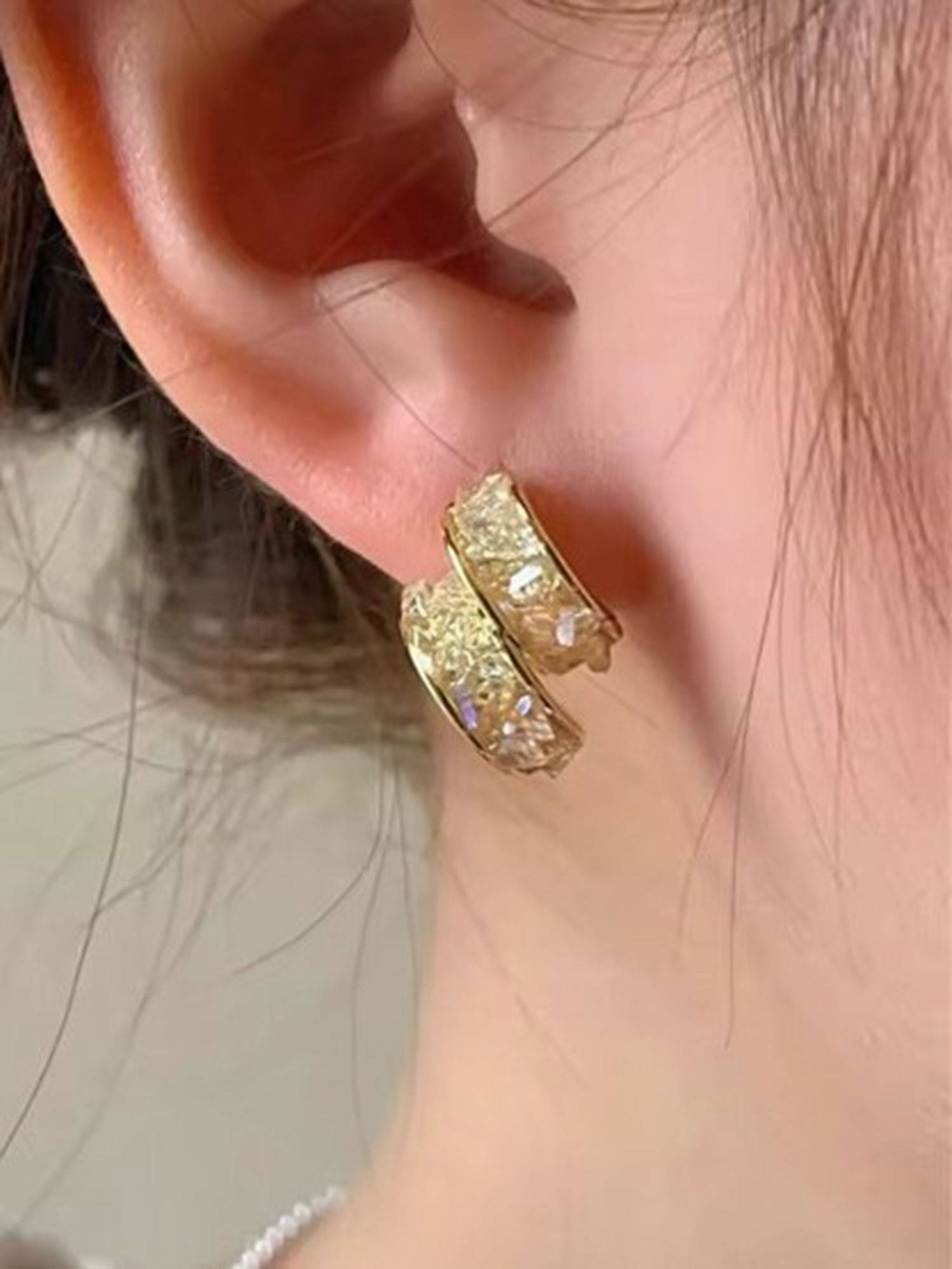 ISHKAARA Dainty Stone Studs Earrings