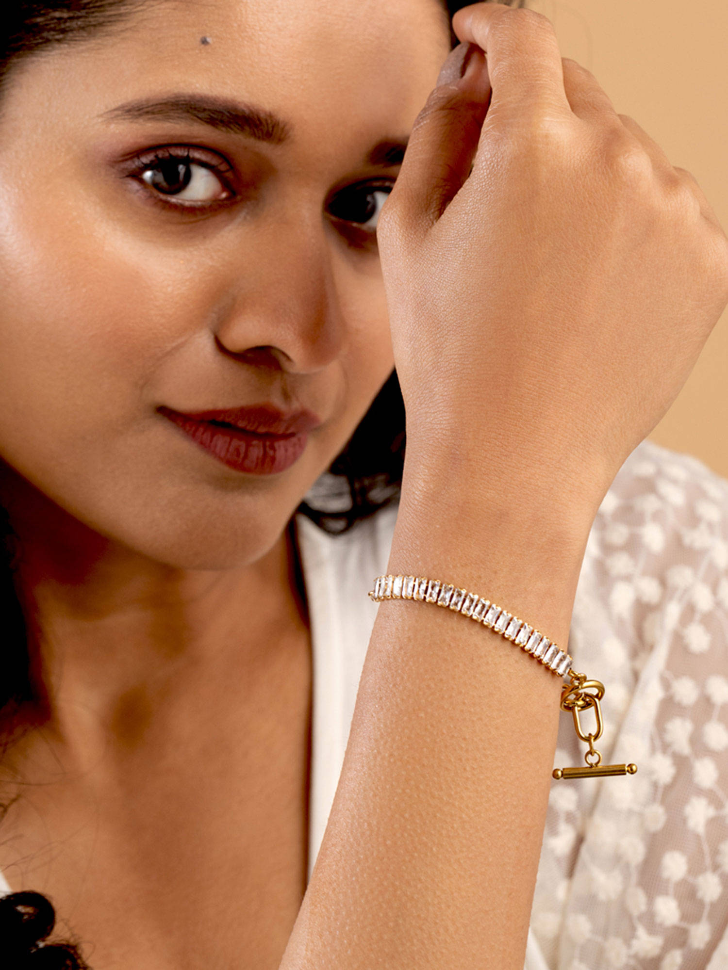 Boldiful Women White Stone Moderno Link Bracelet