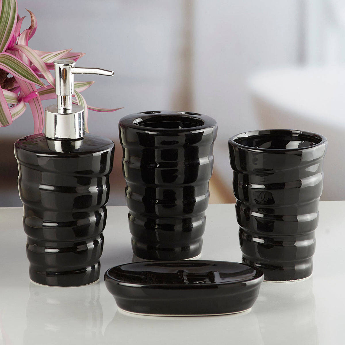 Kookee Black Ceramic Bathroom Modern Luxury Bath Accessories (Set of 4)