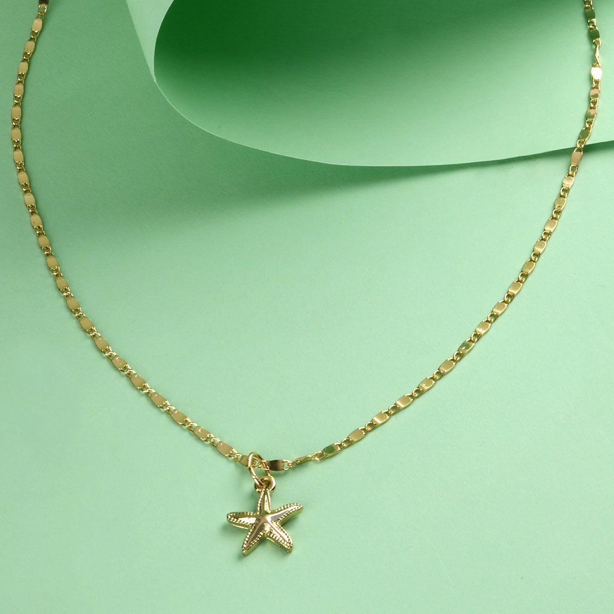 gold starfish pendant necklace