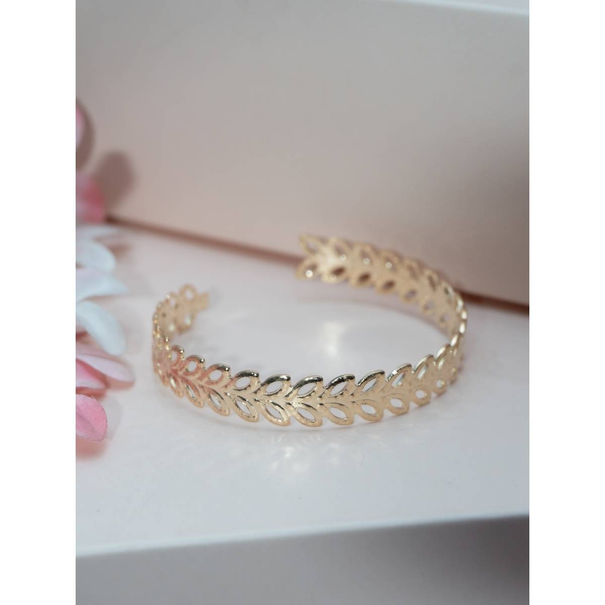 Niscka Elegant Gold-Plated Leaf Adjustable Bracelet