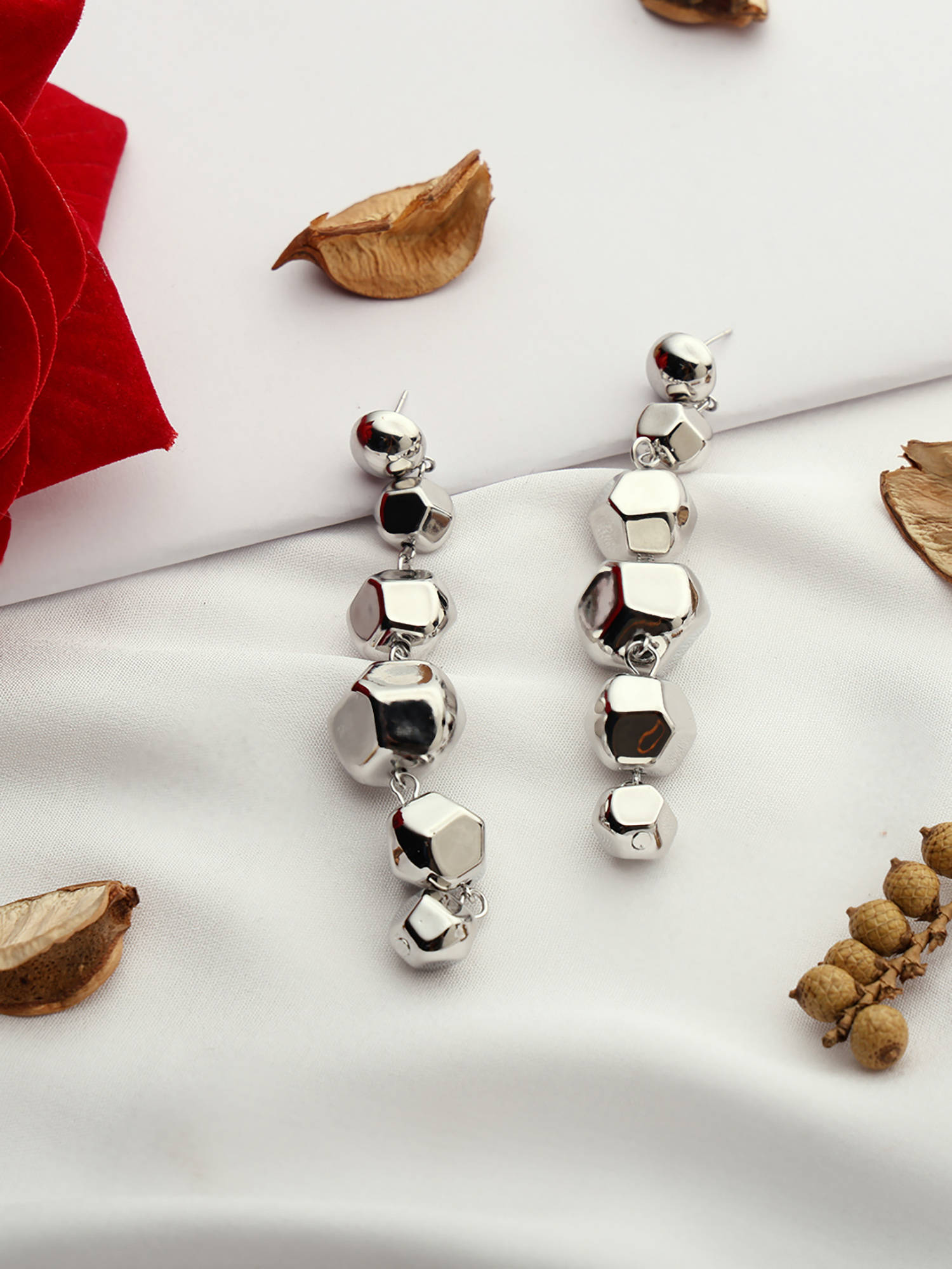 VENI Drop Earrings