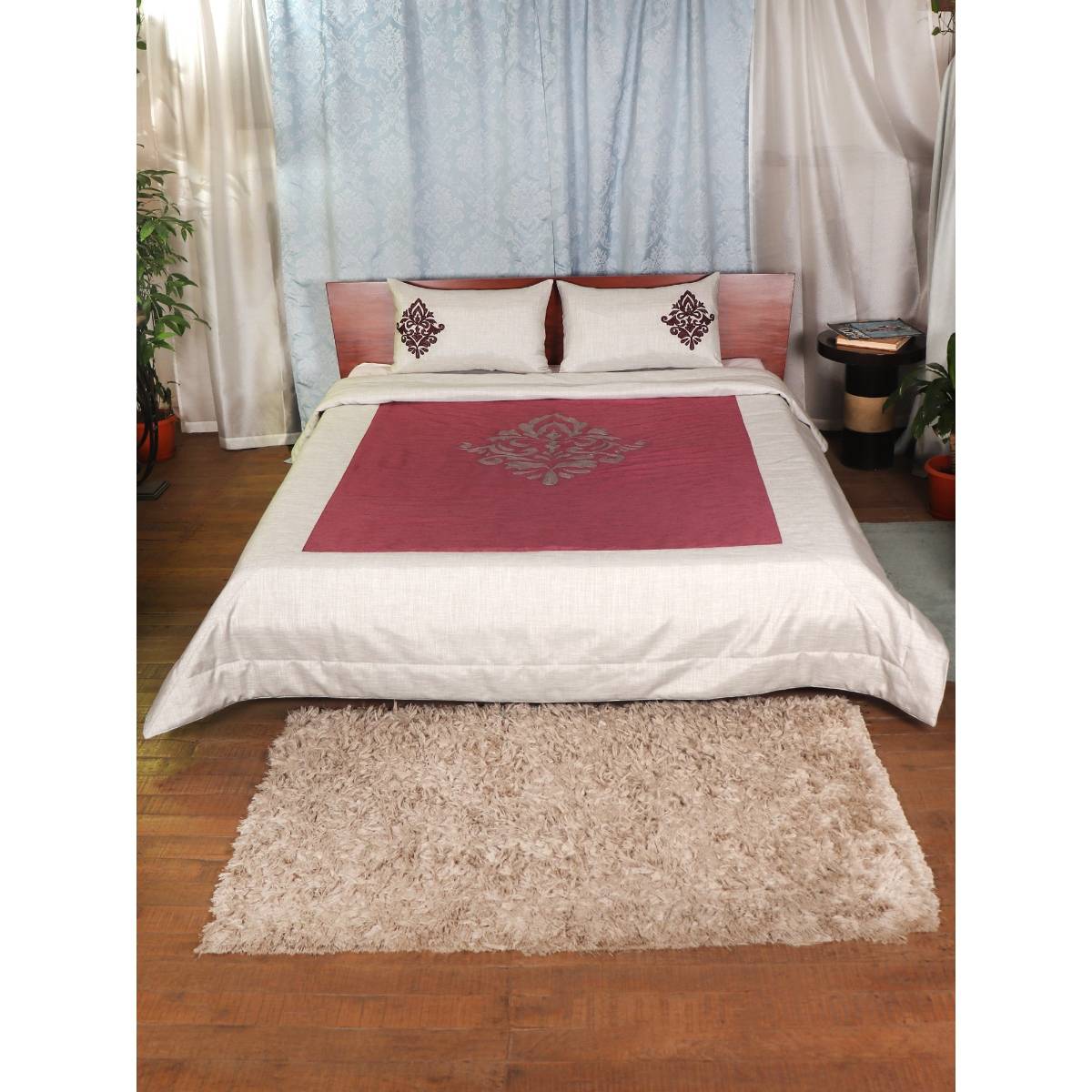 Zeba World World Quilt Patchwork With Embroidery Cotton 400Tc Maroon (Queen)