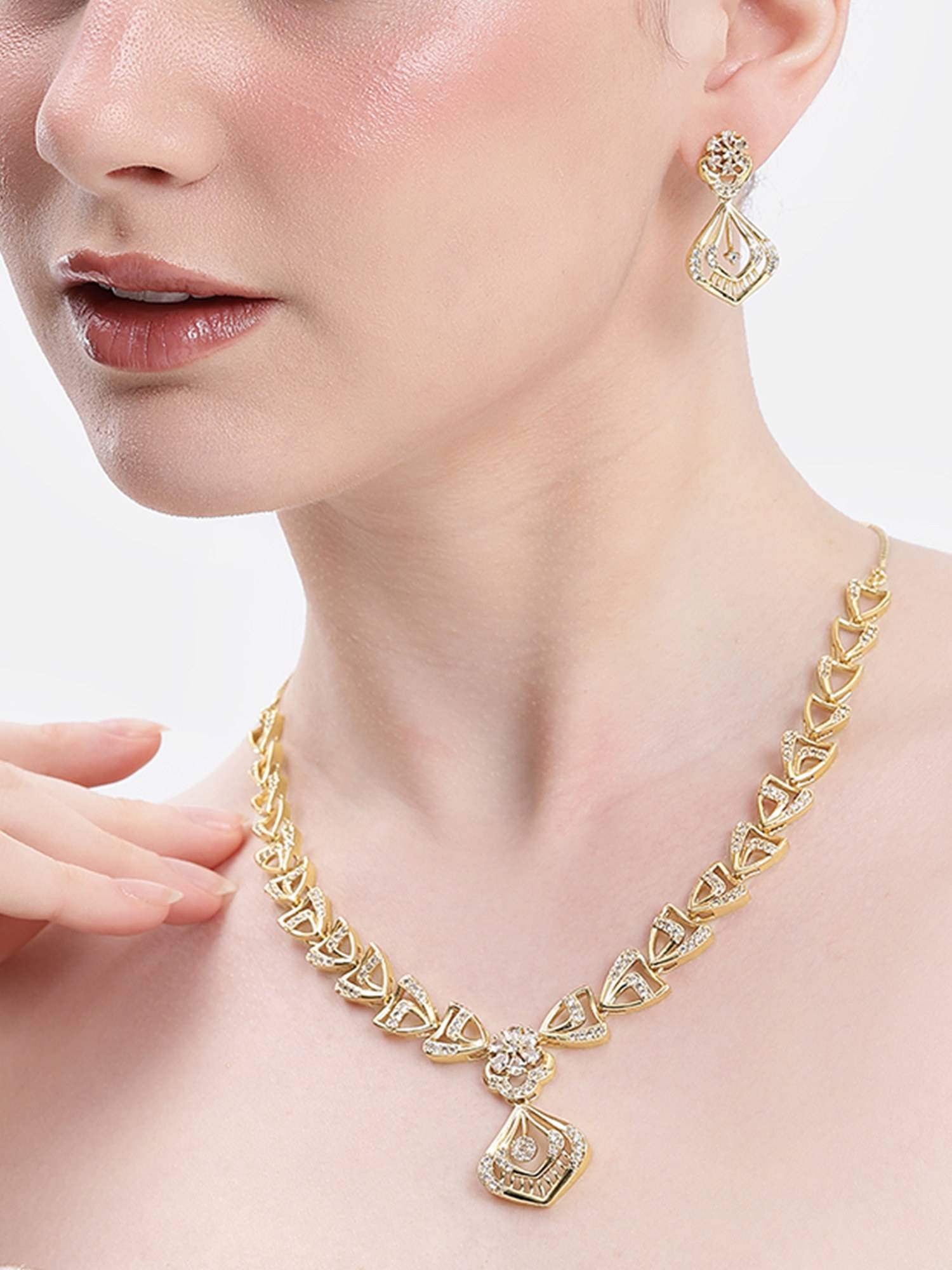 Estele Women White Brass Gold Jewellry Set