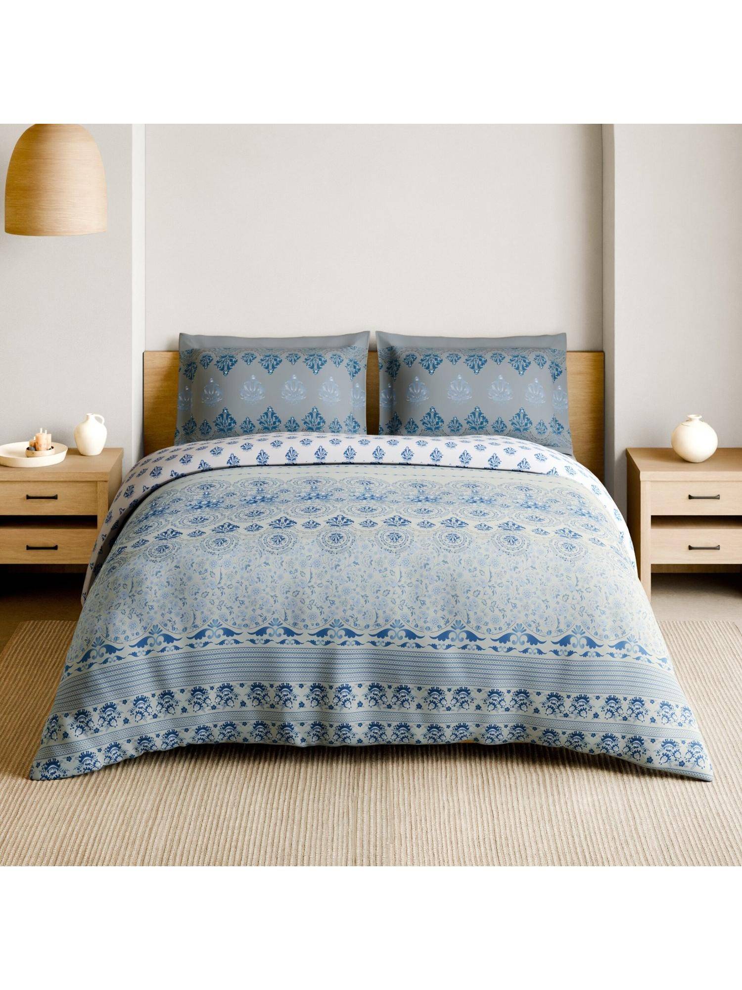 SPACES Blue Pottery All Aboard 210 TC Cotton Floral Print Bedsheet with 2 Pillow Covers