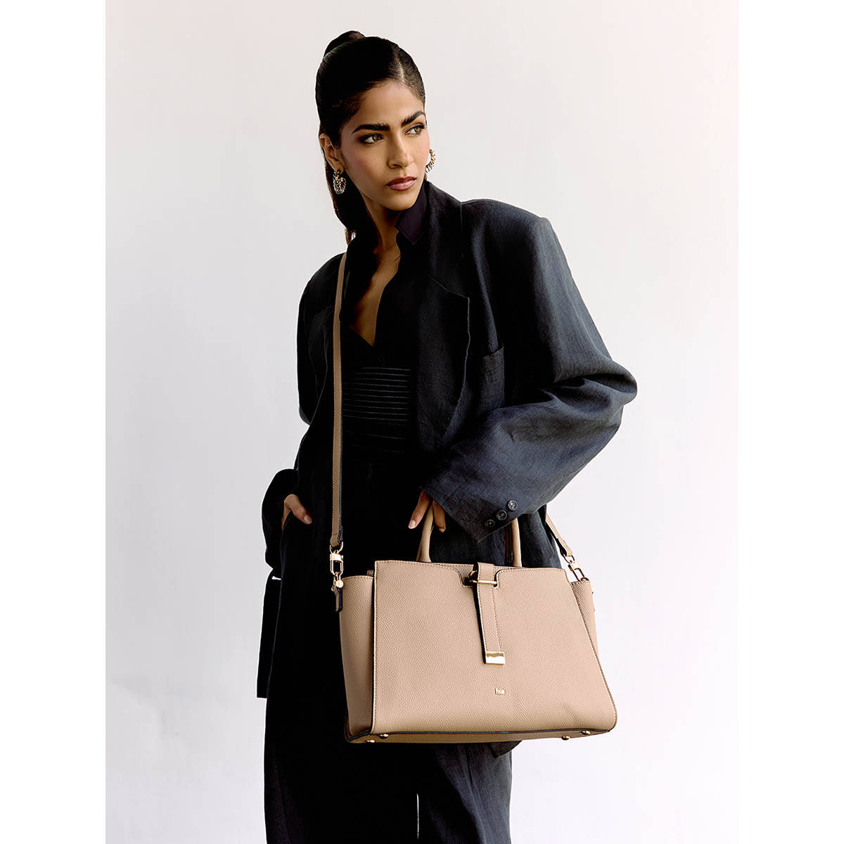 HIE Beige Vegan Leather Solid Handbag with Detachable Strap