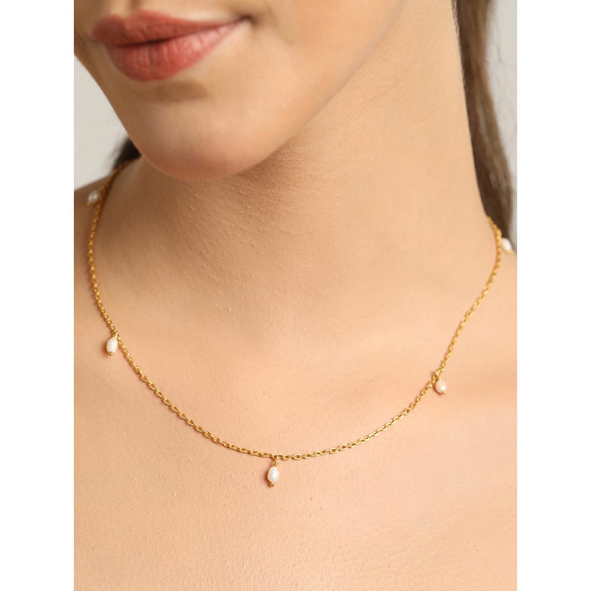 Amazon.com: Tasiso Pearl Necklace for Women Tiny Pearl Choker Necklaces  Dainty Gold Necklaces Pearl Chain Choker Necklace Simple Bridesmaid Jewelry  Gifts: Clothing, Shoes & Jewelry