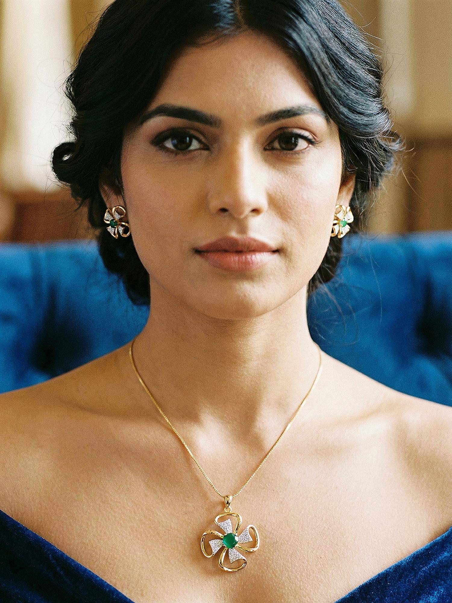 Saraf RS Jewellery Gold Toned Ad Studded Designer Minimal Floral Jewellery Set