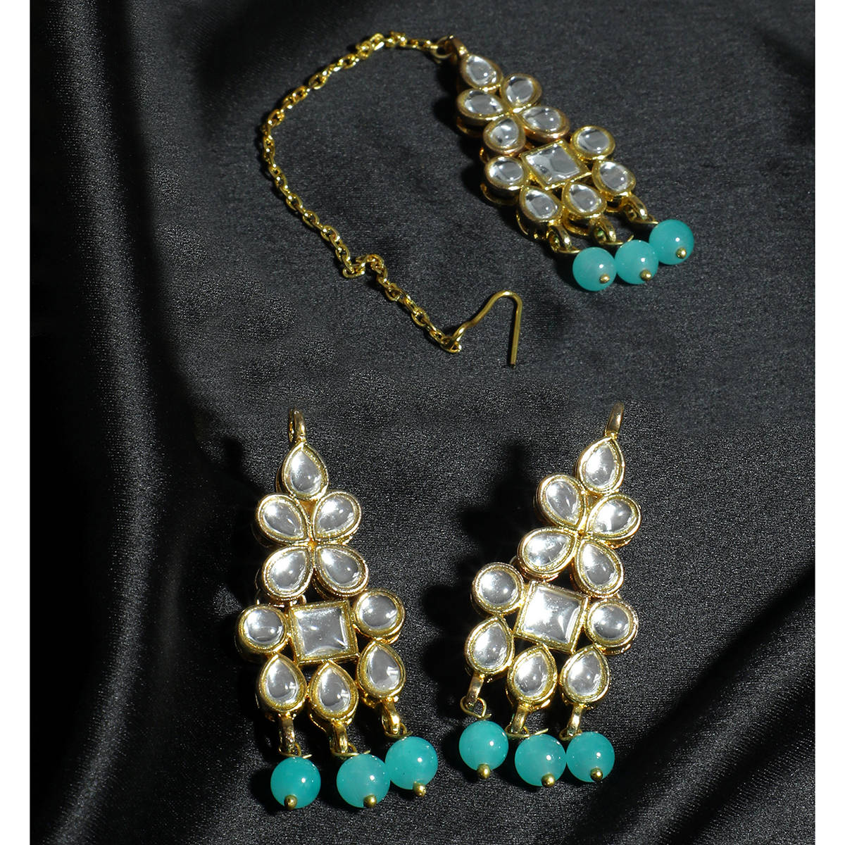 Karatcart Gold Plated Mint Blue Beads Kundan Dangler Earrings With Mangtikka
