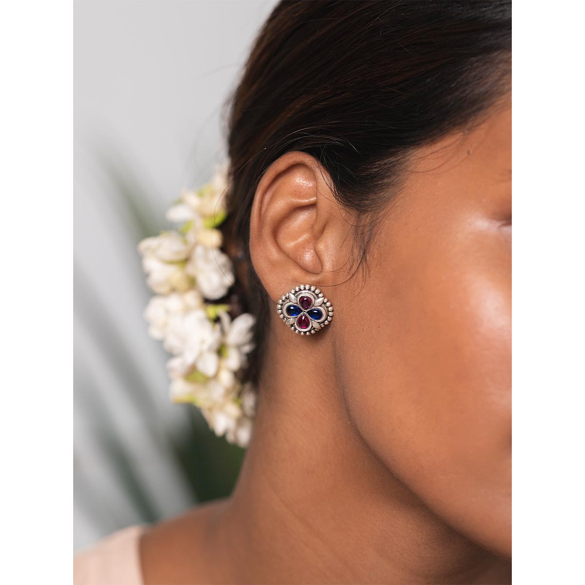 Caratlane blue deals sapphire earrings