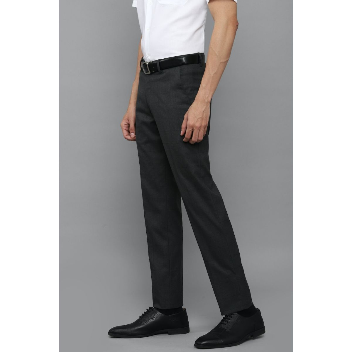 Buy Louis Philippe Men Black Solid Super Slim Fit Formal Trousers - Trousers  for Men 18745142 | Myntra