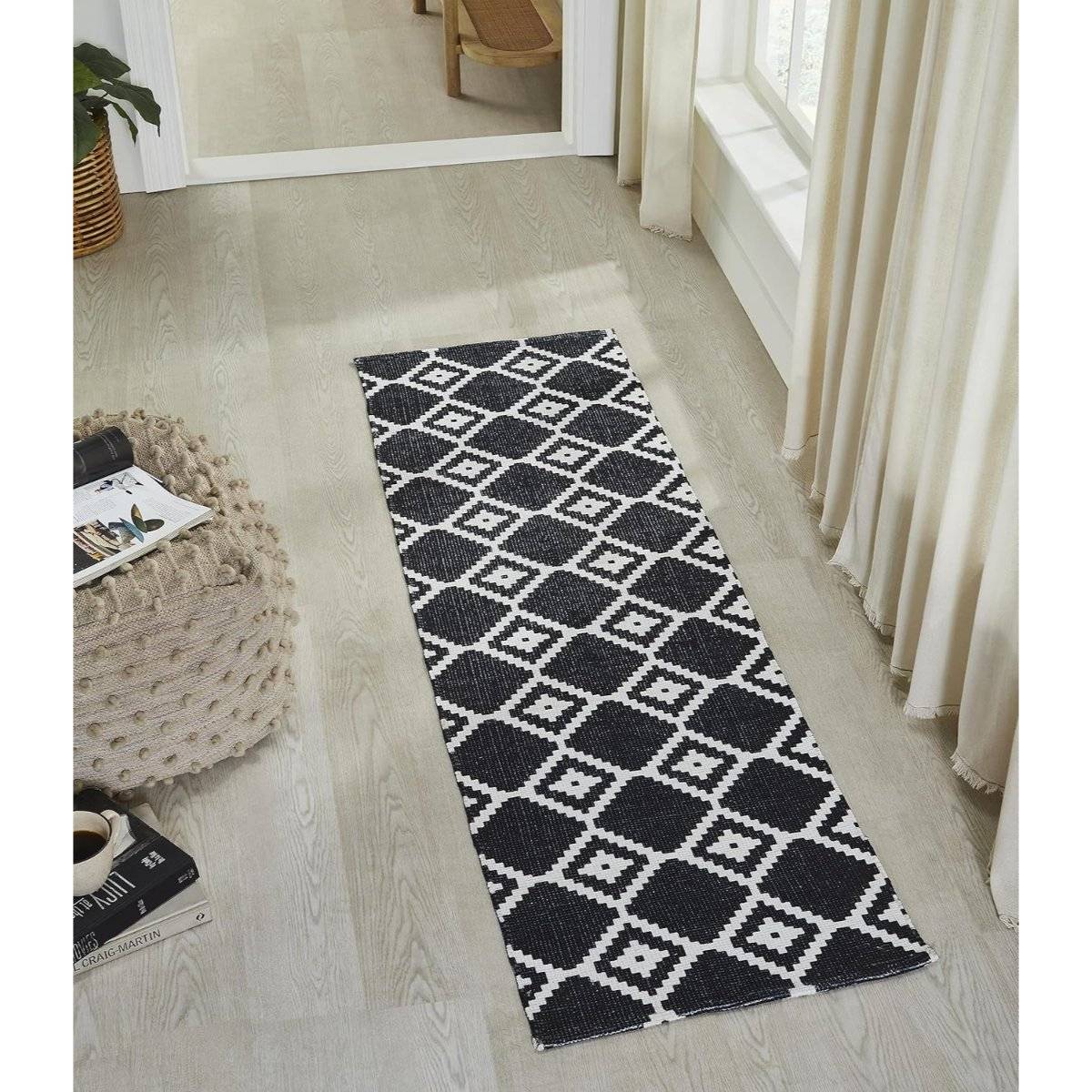 Mona B Geometric Black Rug (1.83x6 Feet)