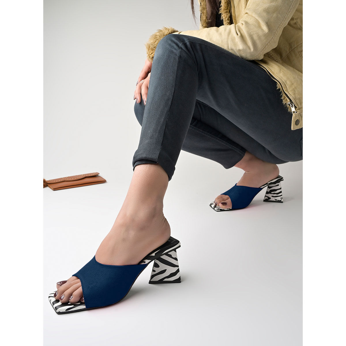 Navy blue block discount heels closed toe